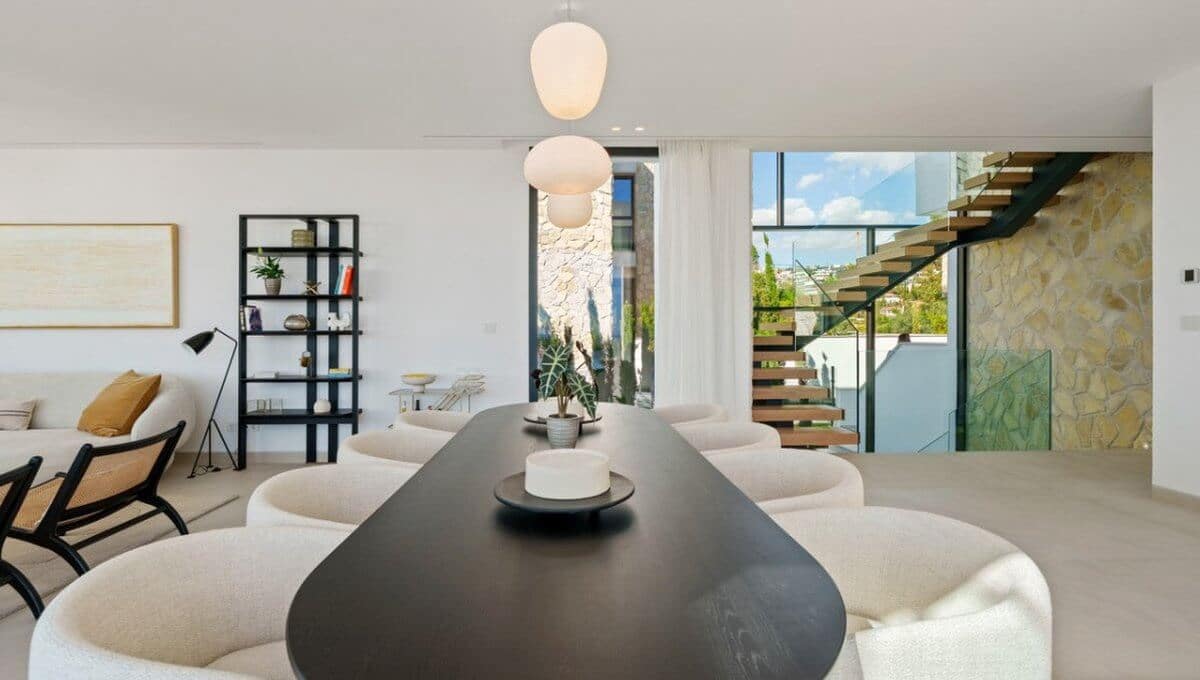5 bedroom Villa for sale in Benahavis with pool garage - € 5,195,000 (Ref: 10149354)