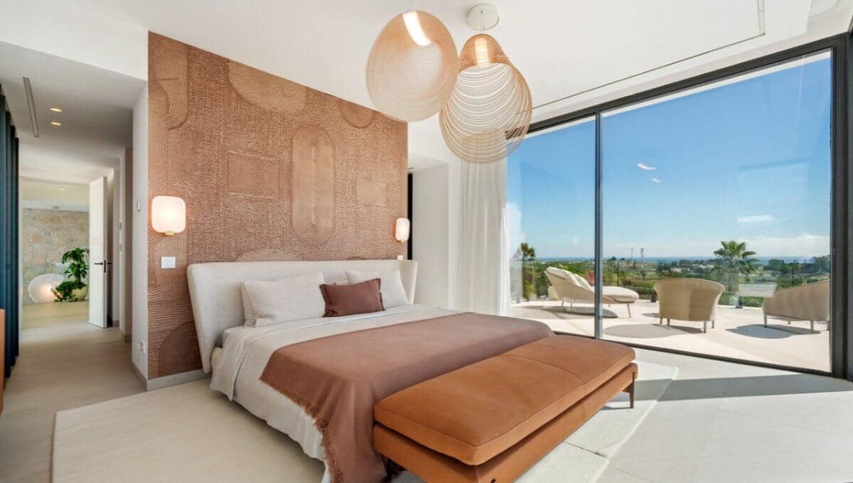 5 bedroom Villa for sale in Benahavis with pool garage - € 5,195,000 (Ref: 10149354)
