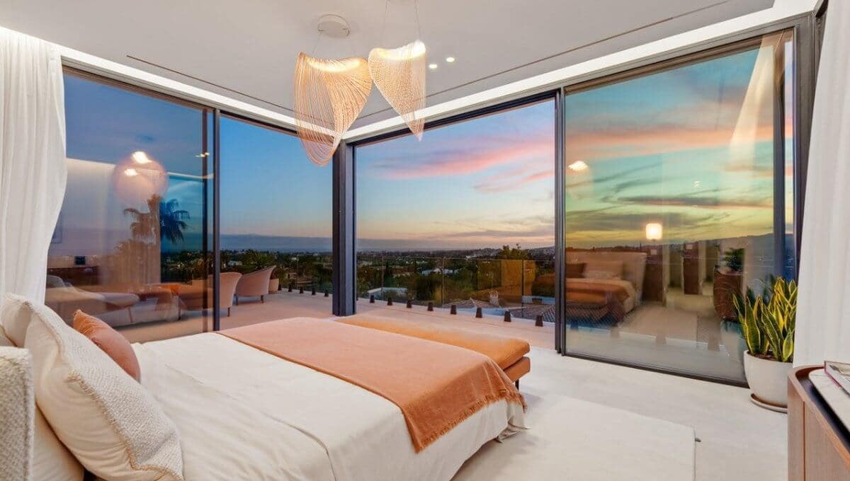 5 bedroom Villa for sale in Benahavis with pool garage - € 5,195,000 (Ref: 10149354)