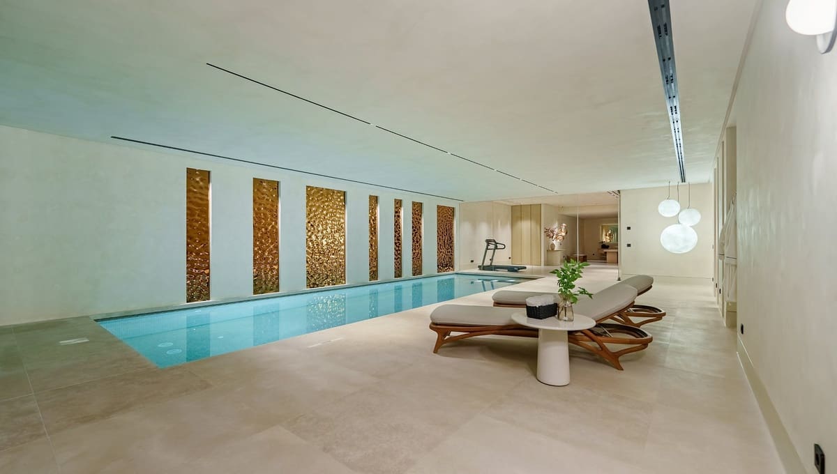 8 soverom Villa til salgs i Benahavis med svømmebasseng garasje - € 19 880 000 (Ref: 10149356)