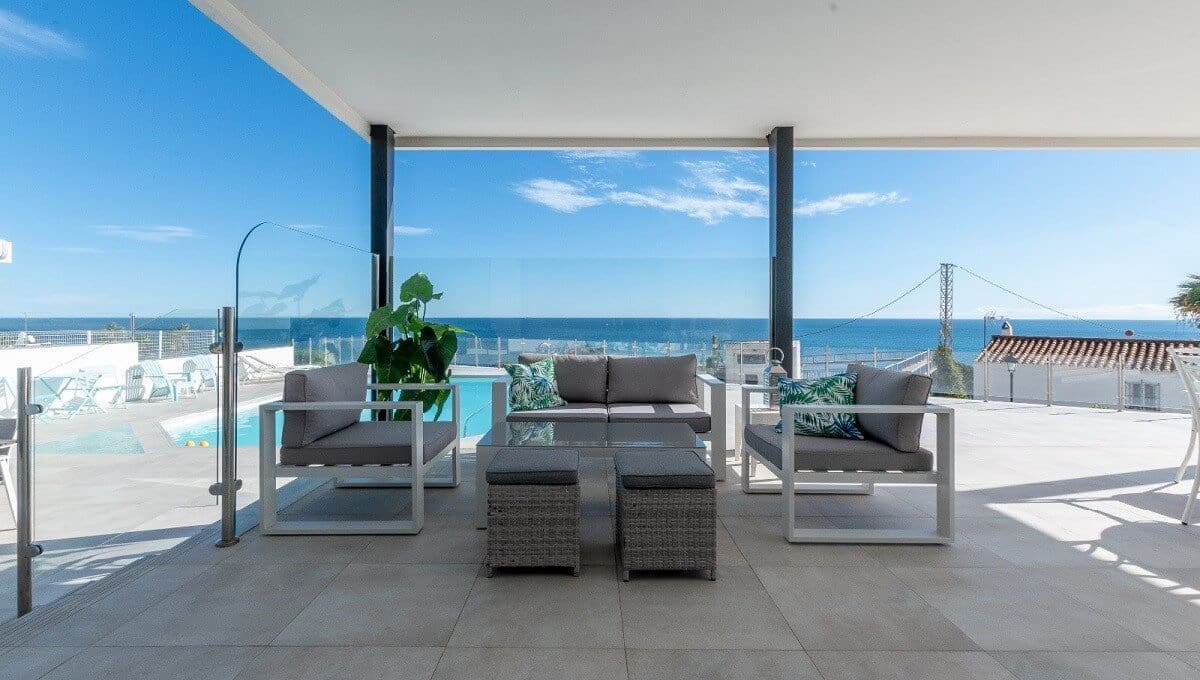 4 soveværelse Villa til salg i La Duquesa / Puerto de la Duquesa med swimmingpool - € 2.425.000 (Ref: 8825170)