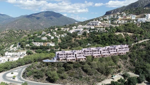 3 bedroom Apartment for sale in Marbella - € 580,000 (Ref: 8879041)