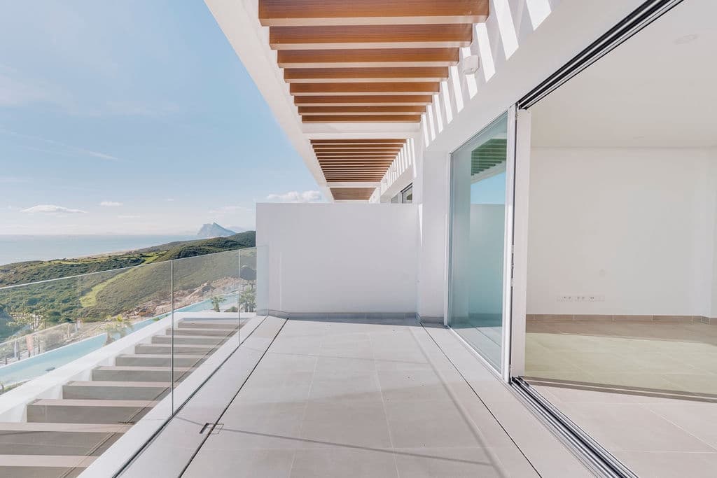 2 bedroom Apartment for sale in La Alcaidesa with pool - € 525,000 (Ref: 9017352)