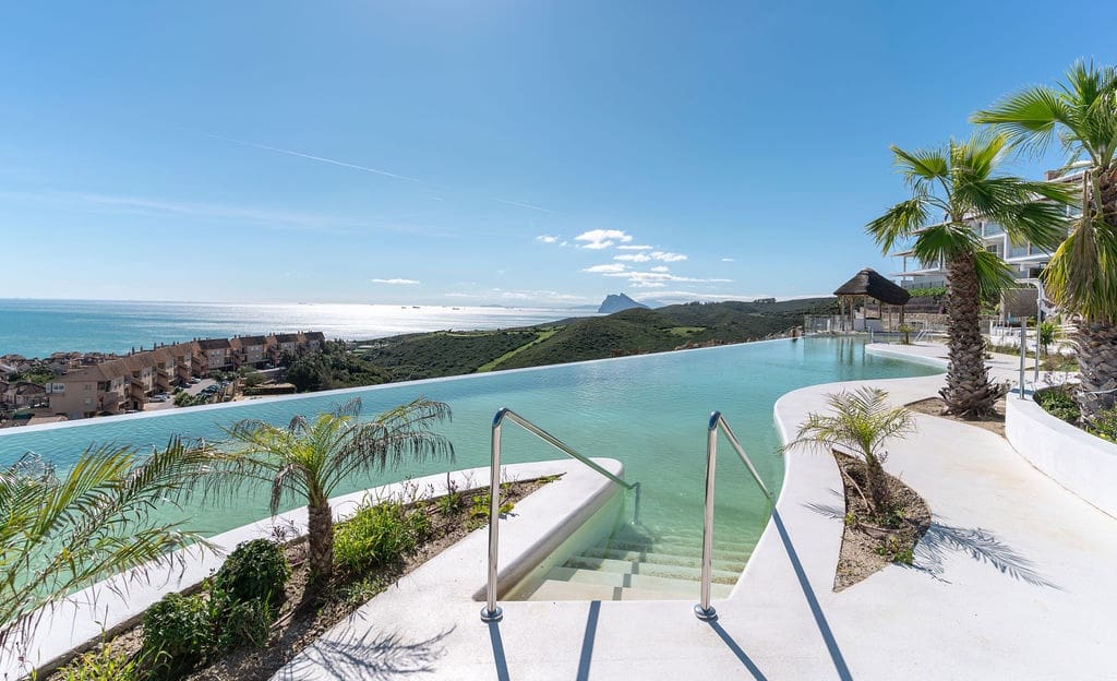 2 bedroom Apartment for sale in La Alcaidesa with pool - € 525,000 (Ref: 9017352)