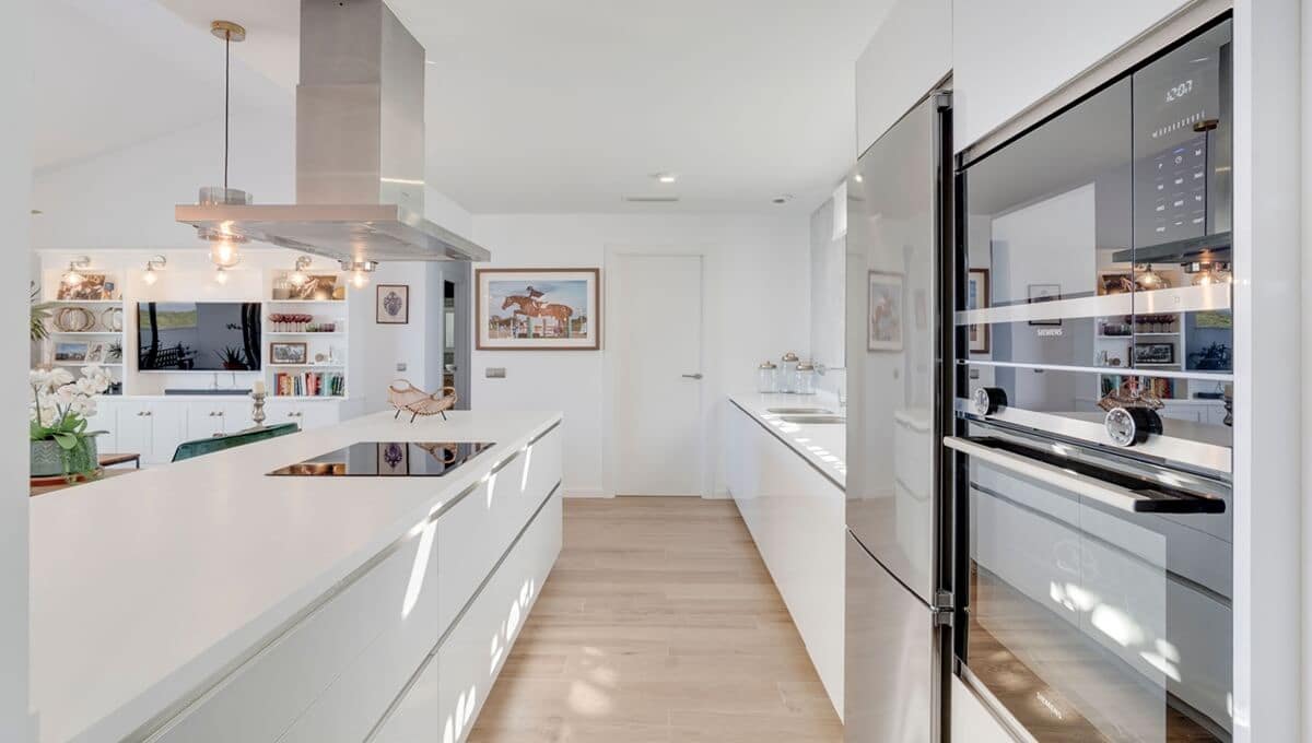 3 sypialnia Apartament na sprzedaż w La Alcaidesa z basenem - 1 500 000 € (Ref: 9064750)