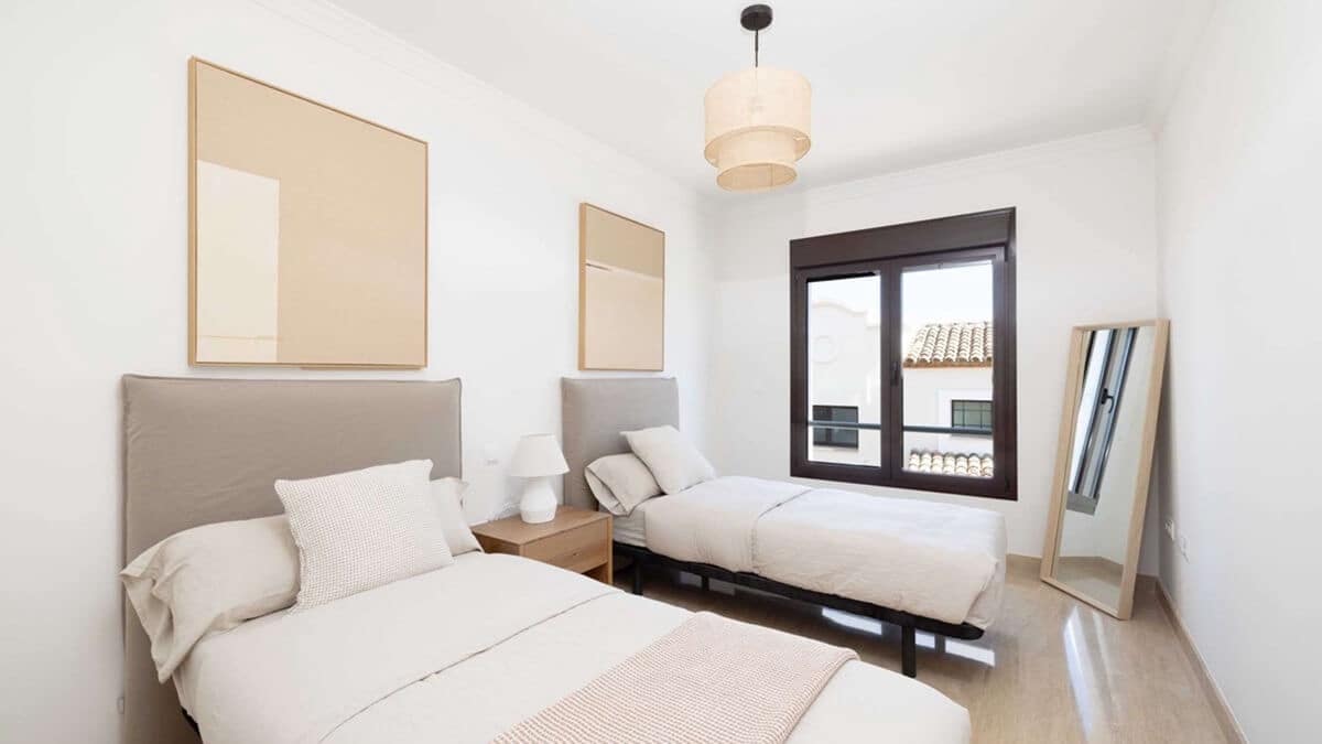 3 quarto Casa em Banda para venda em Estepona com piscina - 556 225 € (Ref: 9110856)