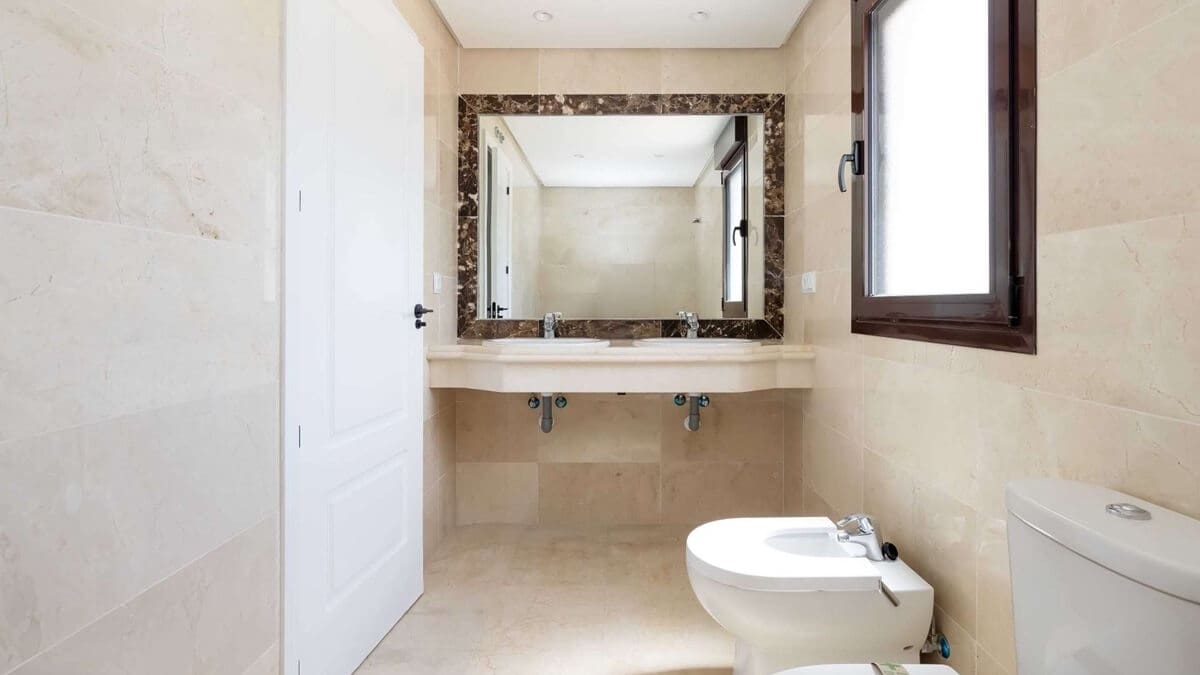 Casa de 3 habitaciones en Estepona en venta con piscina - 470.250 € (Ref: 9110857)