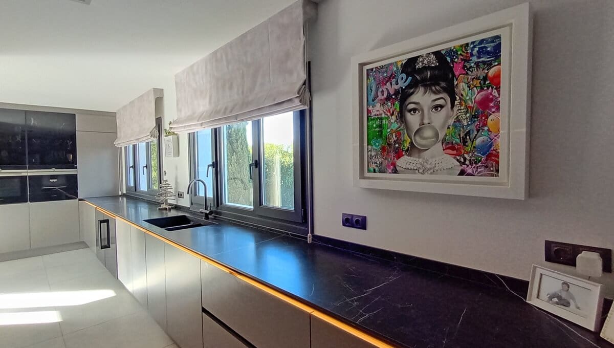 5 slaapkamer Villa te koop in Manilva met garage - € 2.185.000 (Ref: 9378353)