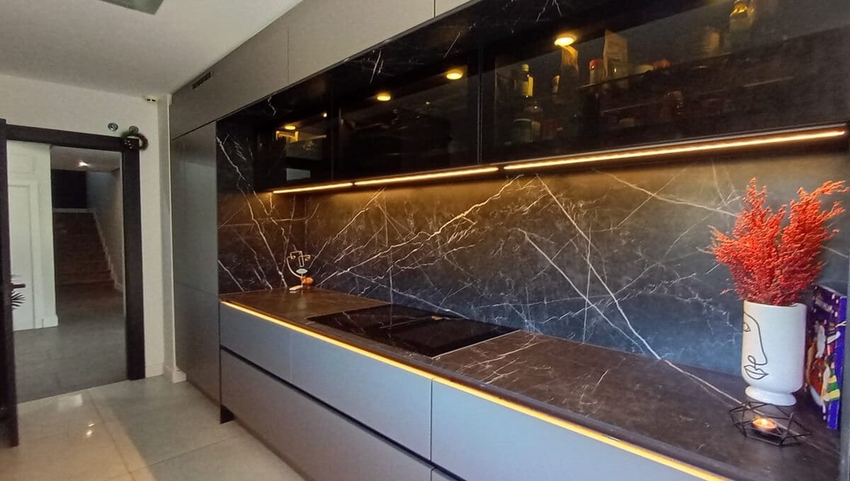 5 slaapkamer Villa te koop in Manilva met garage - € 2.185.000 (Ref: 9378353)