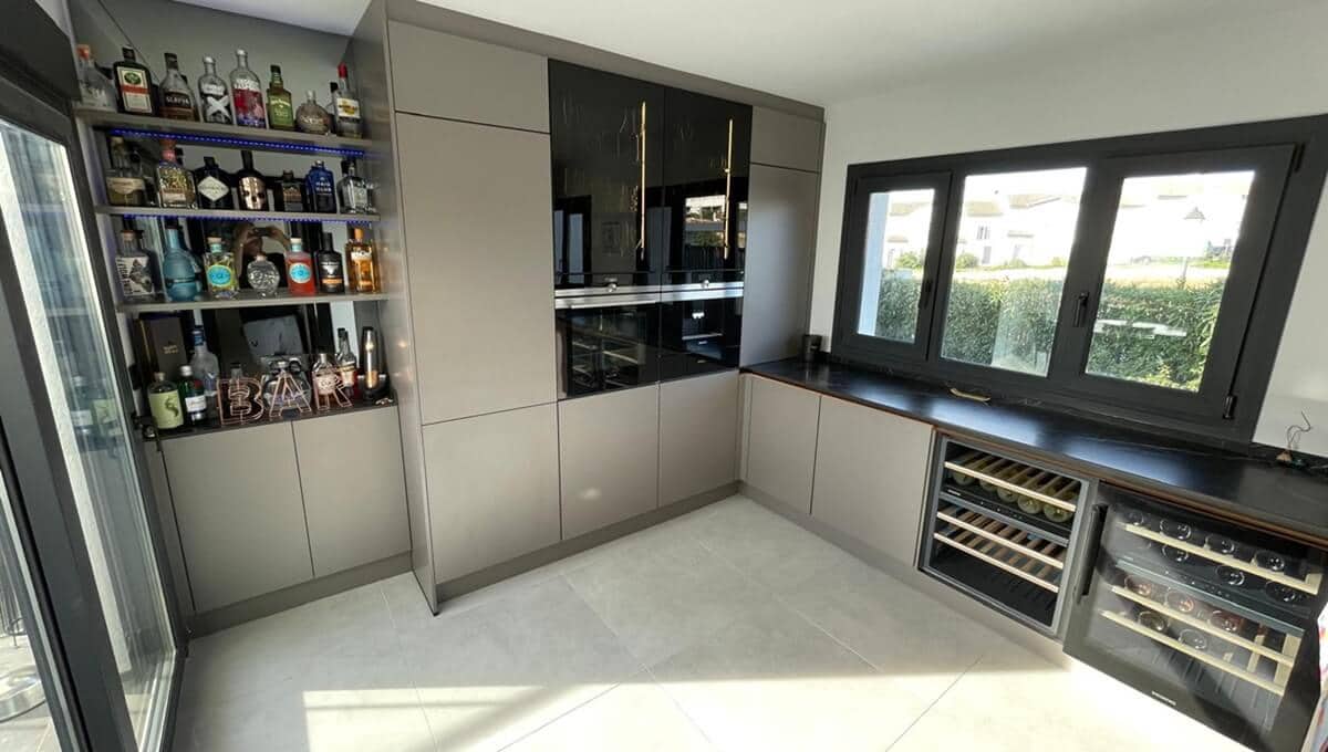 5 slaapkamer Villa te koop in Manilva met garage - € 2.185.000 (Ref: 9378353)