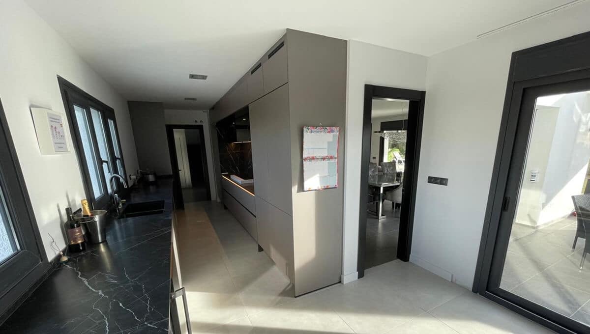 5 slaapkamer Villa te koop in Manilva met garage - € 2.185.000 (Ref: 9378353)