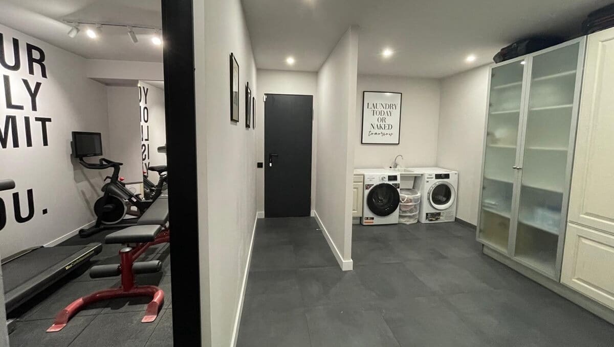 5 slaapkamer Villa te koop in Manilva met garage - € 2.185.000 (Ref: 9378353)