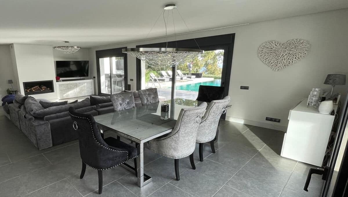 5 slaapkamer Villa te koop in Manilva met garage - € 2.185.000 (Ref: 9378353)