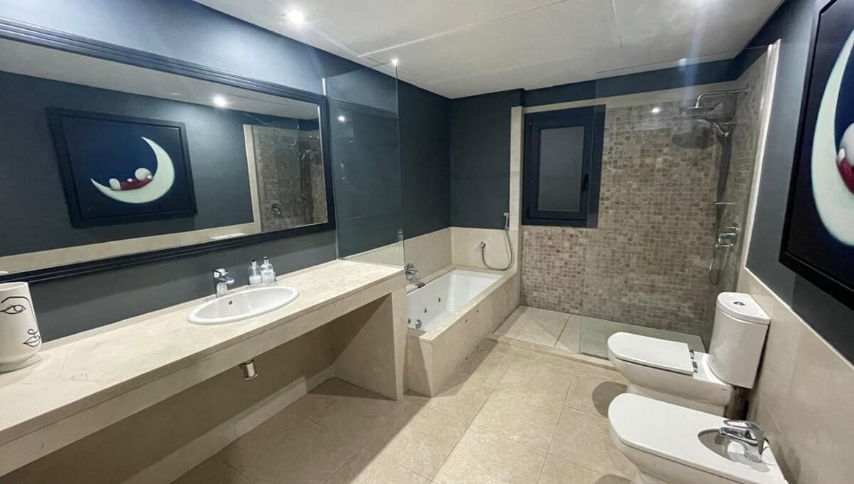 5 slaapkamer Villa te koop in Manilva met garage - € 2.185.000 (Ref: 9378353)