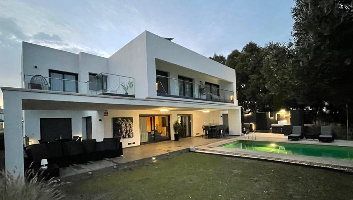 5 slaapkamer Villa te koop in Manilva met garage - € 2.185.000 (Ref: 9378353)