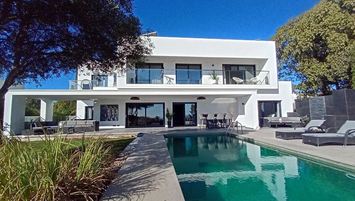 5 slaapkamer Villa te koop in Manilva met garage - € 2.185.000 (Ref: 9378353)