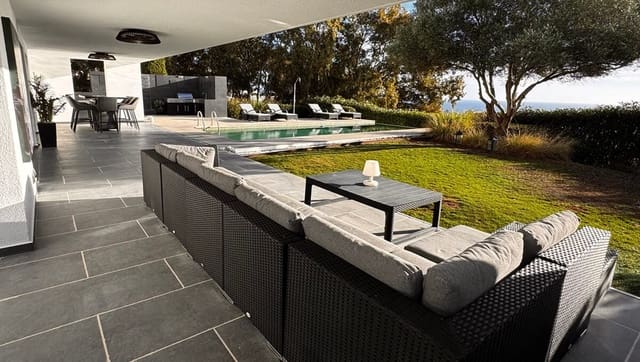 5 soverom Villa til salgs i Chullera, Manilva med garasje - € 2 185 000 (Ref: 9378353)