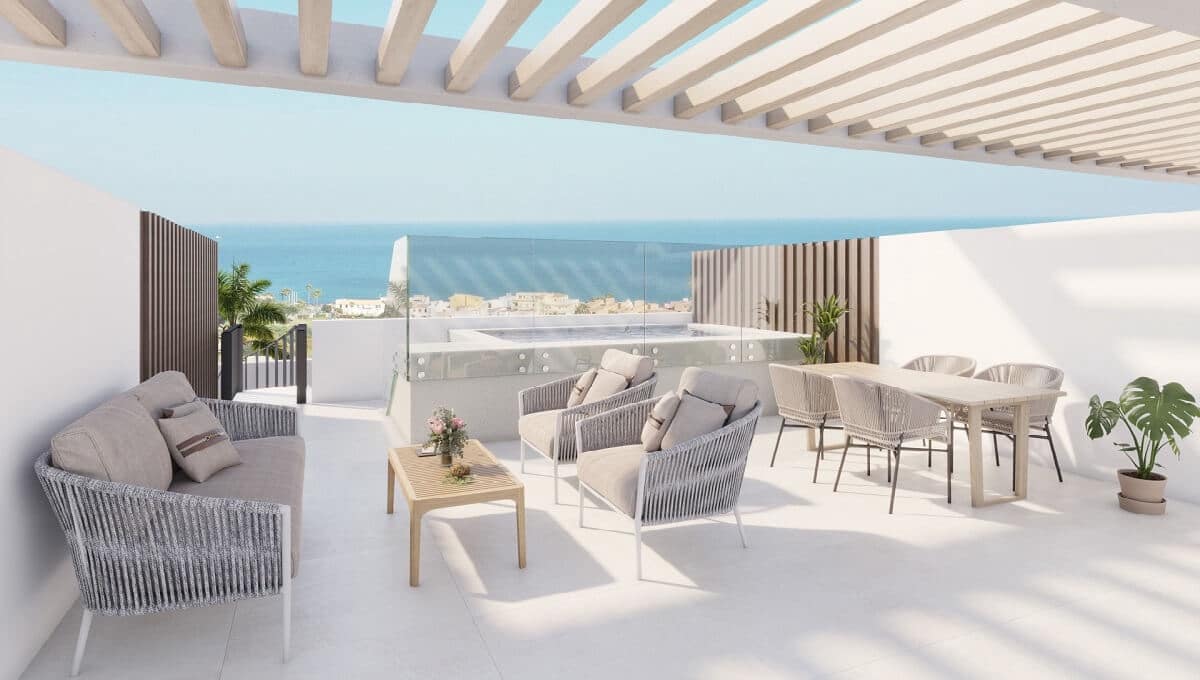 2 bedroom Apartment for sale in La Duquesa / Puerto de la Duquesa with pool - € 369,200 (Ref: 9438157)