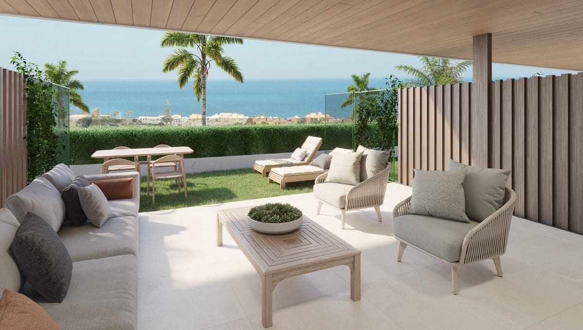 2 bedroom Apartment for sale in La Duquesa / Puerto de la Duquesa with pool - € 369,200 (Ref: 9438157)