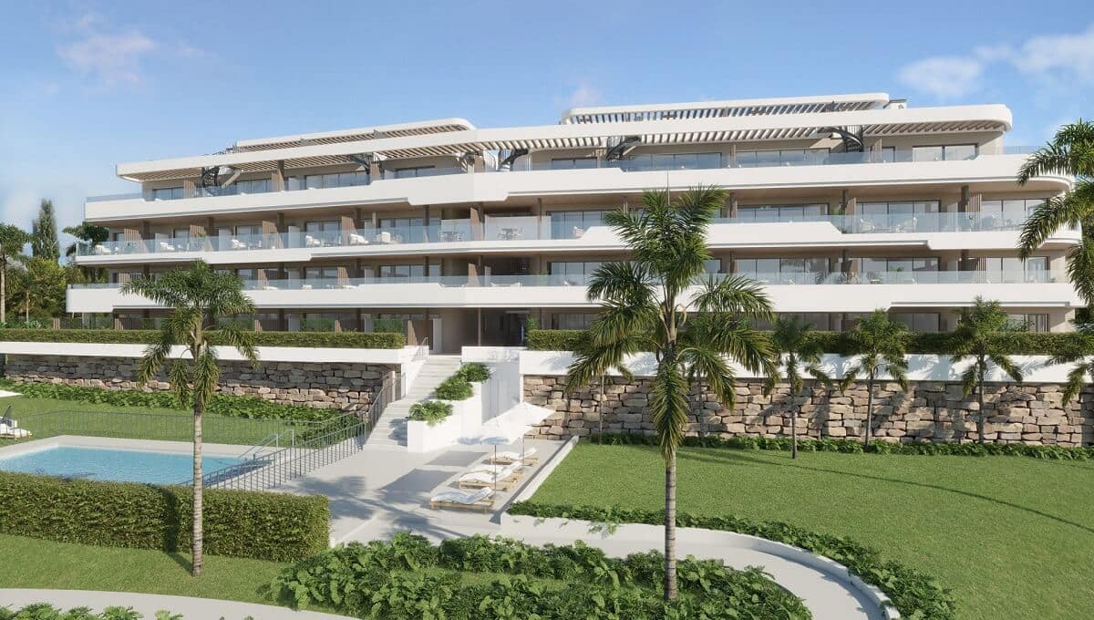 2 bedroom Apartment for sale in La Duquesa / Puerto de la Duquesa with pool - € 369,200 (Ref: 9438157)