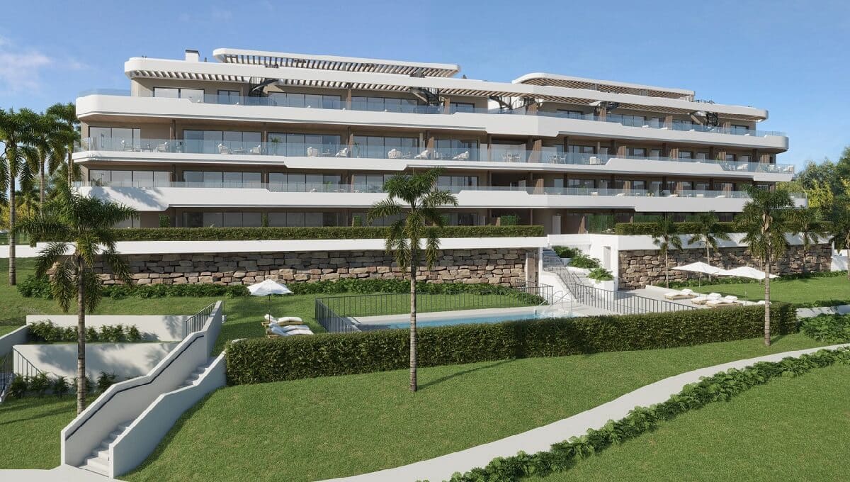 2 bedroom Apartment for sale in La Duquesa / Puerto de la Duquesa with pool - € 369,200 (Ref: 9438157)