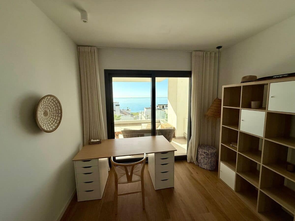 2 soveværelse Lejlighed til salg i La Alcaidesa med swimmingpool - € 640.000 (Ref: 9603415)