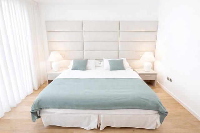 3 soveværelse Lejlighed til salg i La Alcaidesa med swimmingpool - € 735.000 (Ref: 9603416)