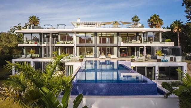 7 makuuhuone Huvila myytävänä paikassa Sotogrande Costa, San Roque mukana uima-altaan 
autotalli - 12 995 000 € (Ref: 9603418)