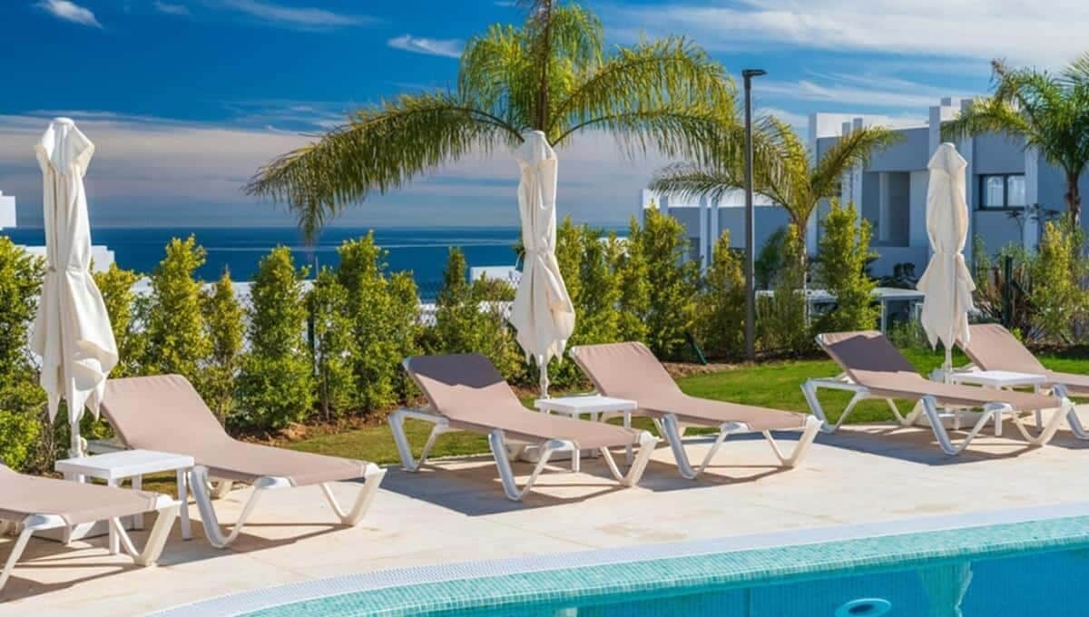 2 makuuhuone Huoneisto myytävänä paikassa La Duquesa / Puerto de la Duquesa mukana uima-altaan - 399 000 € (Ref: 9756256)