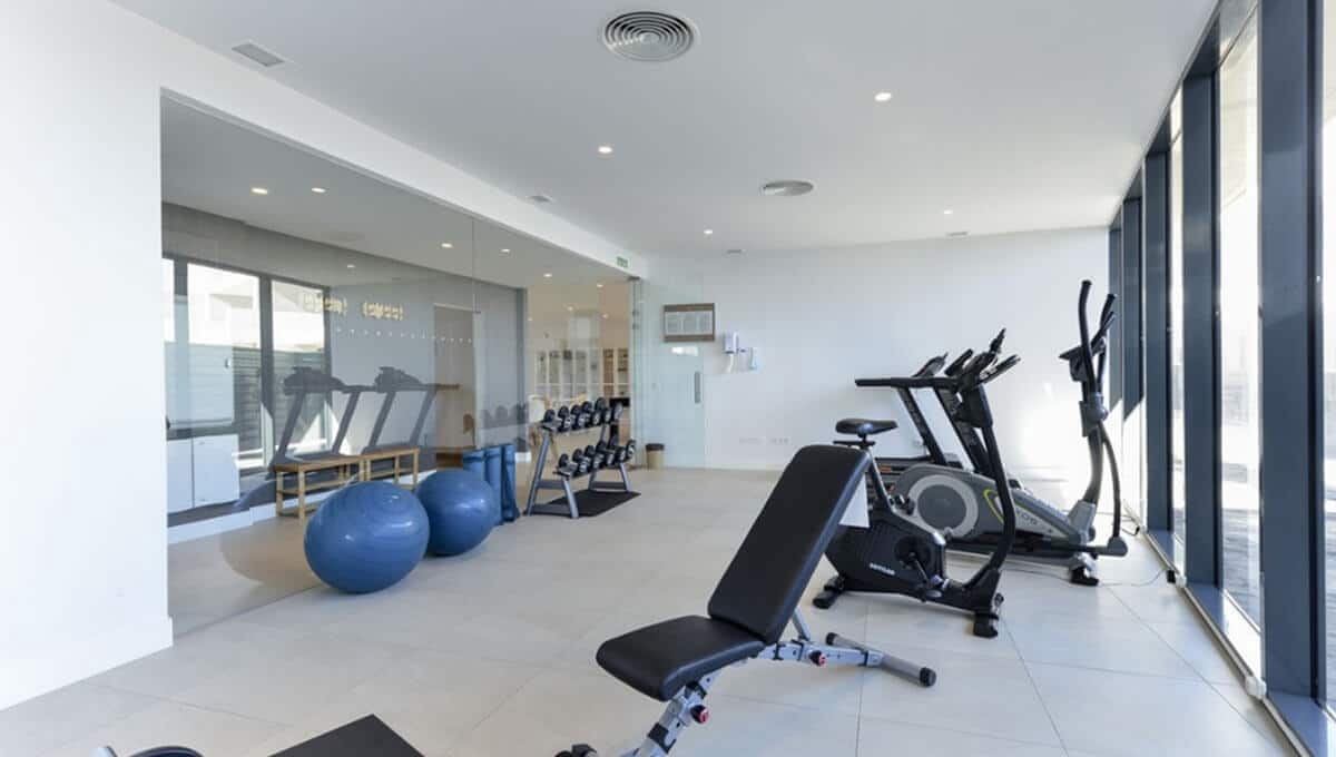 2 makuuhuone Huoneisto myytävänä paikassa La Duquesa / Puerto de la Duquesa mukana uima-altaan - 399 000 € (Ref: 9756256)