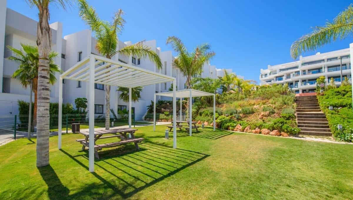 2 makuuhuone Huoneisto myytävänä paikassa La Duquesa / Puerto de la Duquesa mukana uima-altaan - 399 000 € (Ref: 9756256)