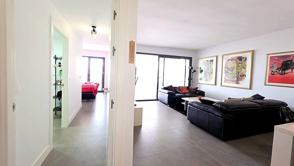 2 sypialnia Apartament na sprzedaż w La Duquesa / Puerto de la Duquesa z basenem - 399 000 € (Ref: 9756256)