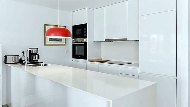 Apartamento de 2 habitaciones en La Duquesa / Puerto de la Duquesa, Manilva en venta con piscina - 399.000 € (Ref: 9756256)