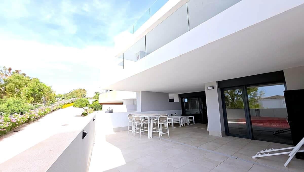 2 sypialnia Apartament na sprzedaż w La Duquesa / Puerto de la Duquesa z basenem - 399 000 € (Ref: 9756256)