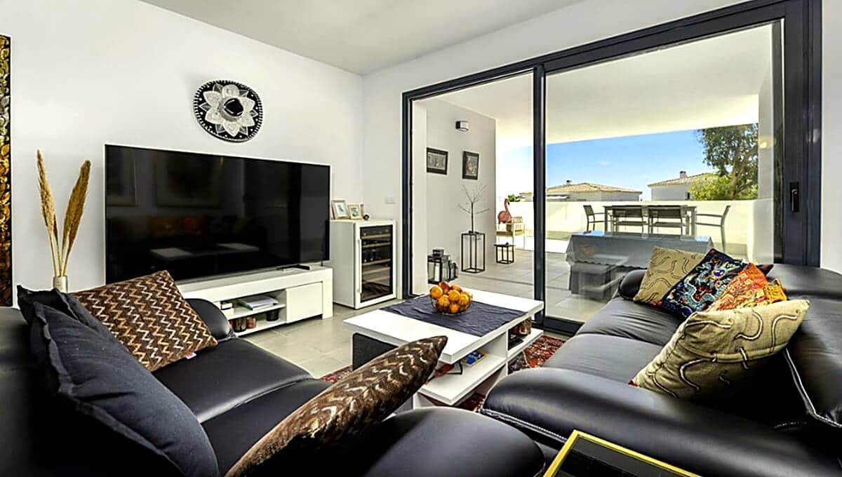 2 sypialnia Apartament na sprzedaż w La Duquesa / Puerto de la Duquesa z basenem - 399 000 € (Ref: 9756256)