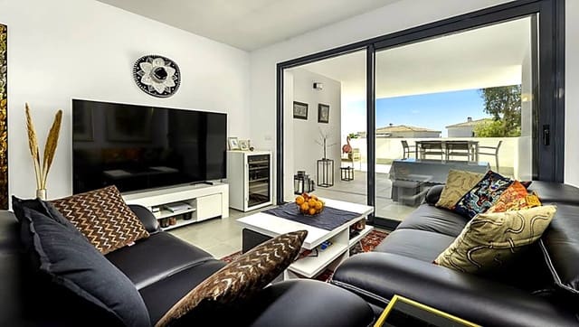 Apartamento de 2 habitaciones en La Duquesa / Puerto de la Duquesa, Manilva en venta con piscina - 399.000 € (Ref: 9756256)