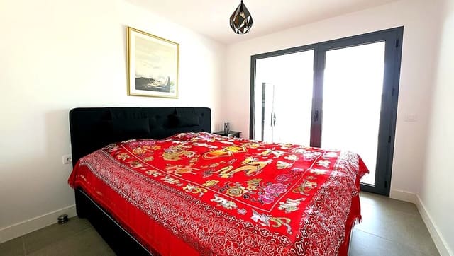 Apartamento de 2 habitaciones en La Duquesa / Puerto de la Duquesa, Manilva en venta con piscina - 399.000 € (Ref: 9756256)