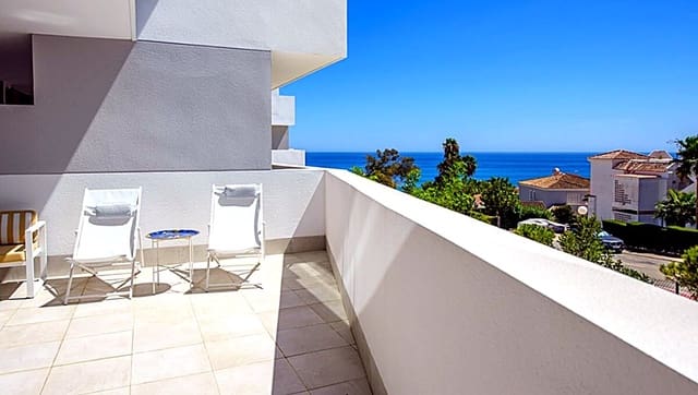 Apartamento de 2 habitaciones en La Duquesa / Puerto de la Duquesa, Manilva en venta con piscina - 399.000 € (Ref: 9756256)