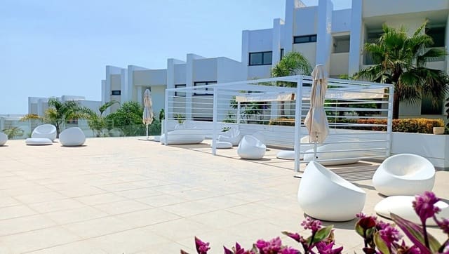 Apartamento de 2 habitaciones en La Duquesa / Puerto de la Duquesa, Manilva en venta con piscina - 399.000 € (Ref: 9756256)