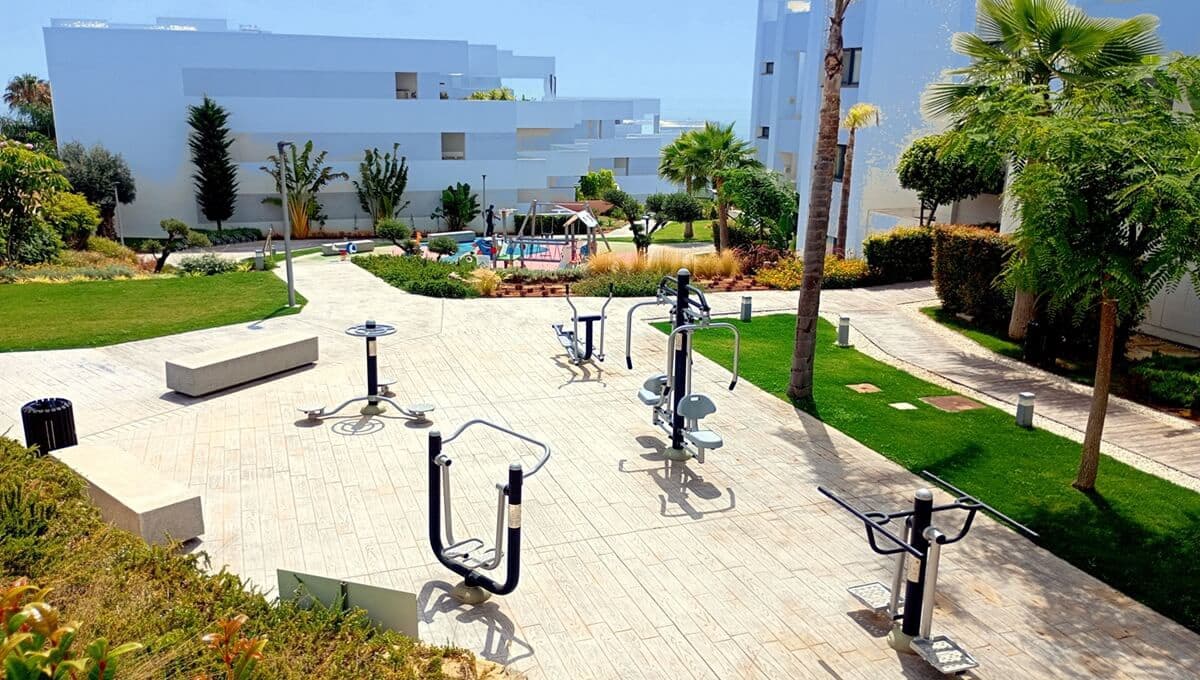 2 sypialnia Apartament na sprzedaż w La Duquesa / Puerto de la Duquesa z basenem - 399 000 € (Ref: 9756256)