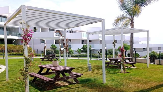 Apartamento de 2 habitaciones en La Duquesa / Puerto de la Duquesa, Manilva en venta con piscina - 399.000 € (Ref: 9756256)