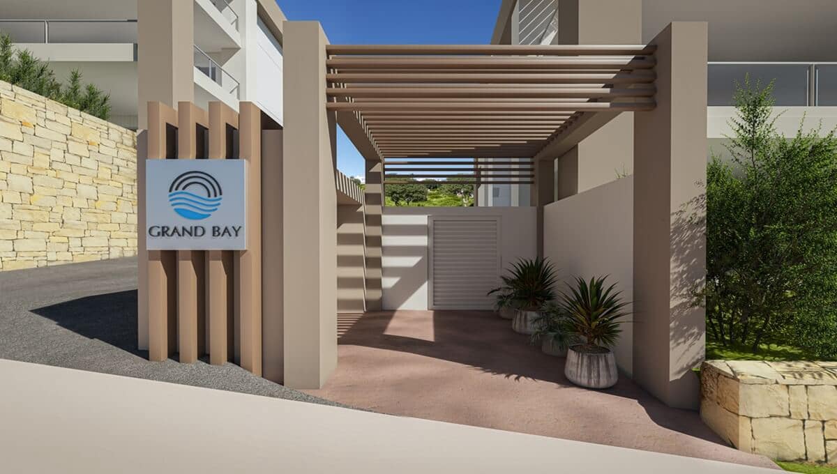 Apartamento de 2 habitaciones en La Duquesa / Puerto de la Duquesa en venta con piscina - 530.000 € (Ref: 9809870)