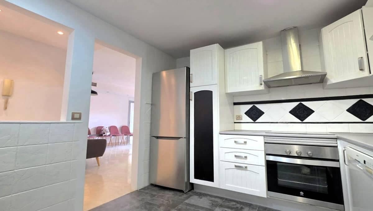 2 slaapkamer Appartement te koop in Estepona met zwembad garage - € 345.000 (Ref: 9883777)