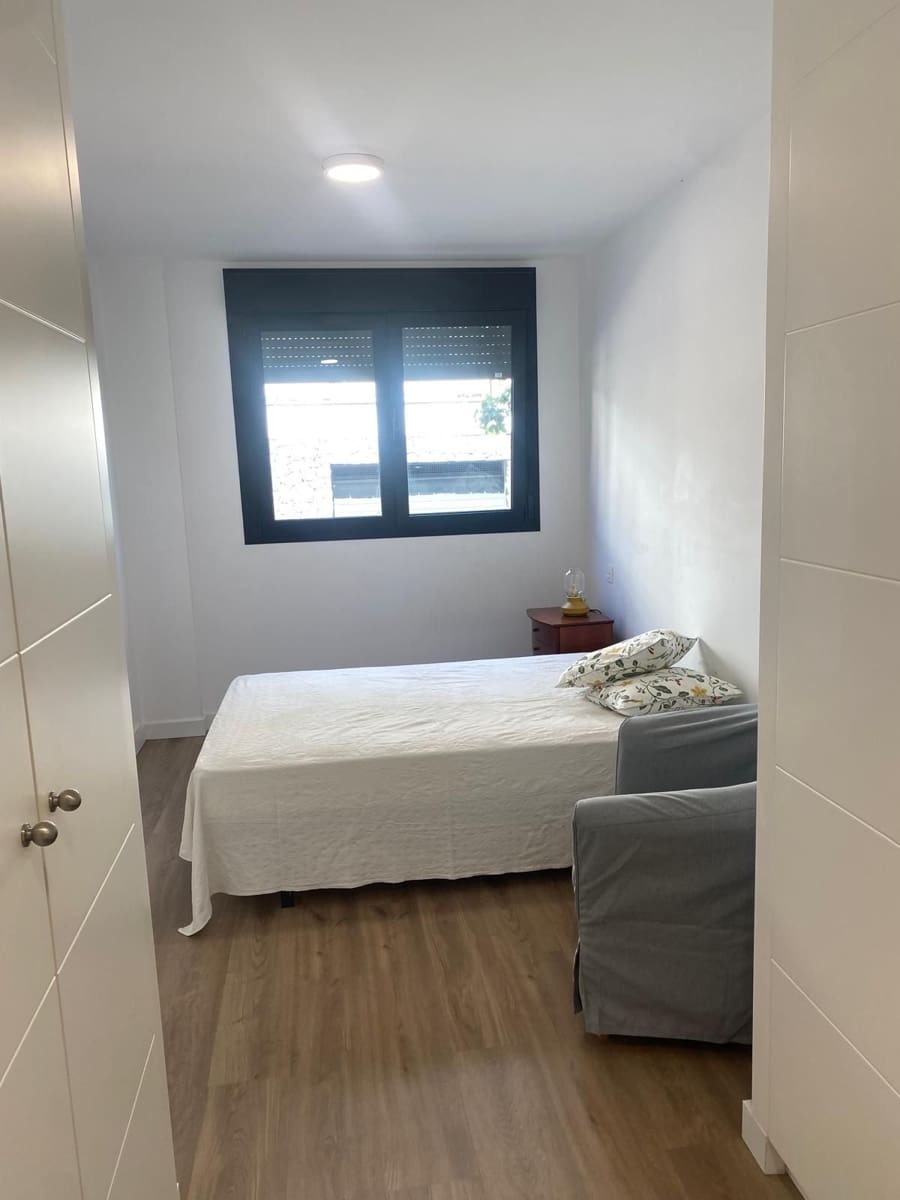 1 bedroom Apartment for rent in Santa Cruz de Tenerife with garage - € 950 (Ref: 9834728)