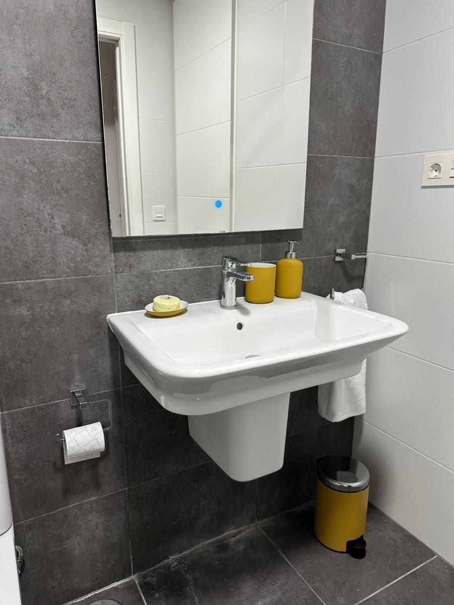 1 bedroom Apartment for rent in Santa Cruz de Tenerife with garage - € 950 (Ref: 9834728)