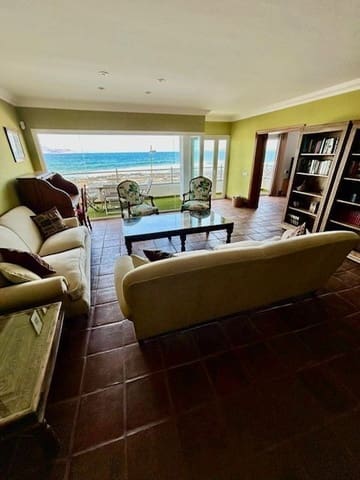 Casa de 4 habitaciones en Corralejo, La Oliva en venta - 870.000 € (Ref: 9834732)