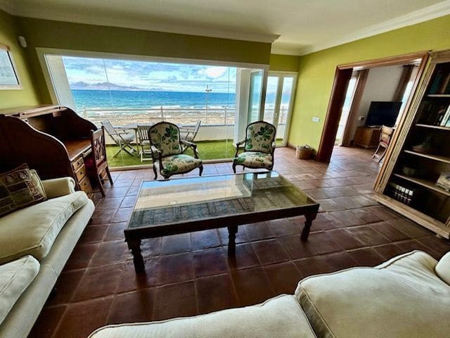 Casa de 4 habitaciones en Corralejo, La Oliva en venta - 870.000 € (Ref: 9834732)