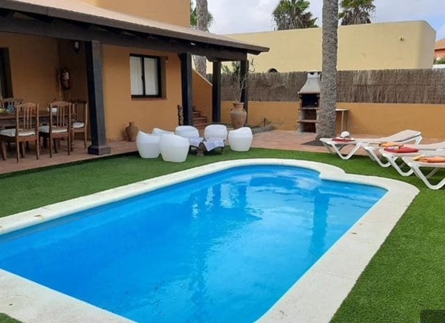 3 camera da letto Villa in vendita in Corralejo, La Oliva con piscina garage - 480.000 € (Rif: 9834744)
