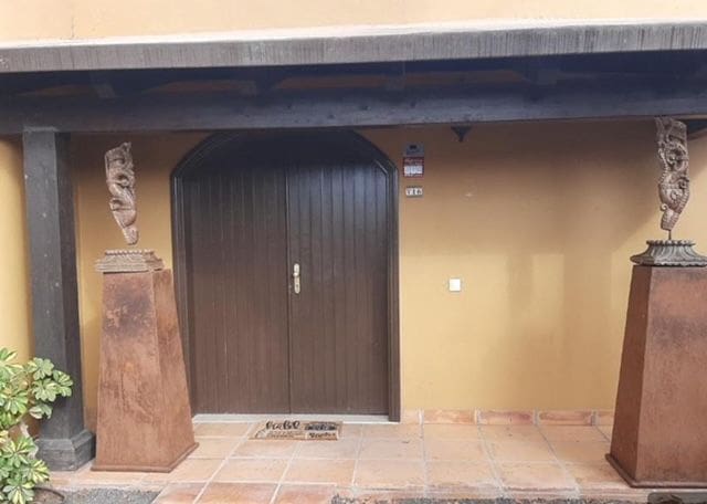 3 bedroom Villa for sale in Corralejo with pool garage - € 480,000 (Ref: 9834744)