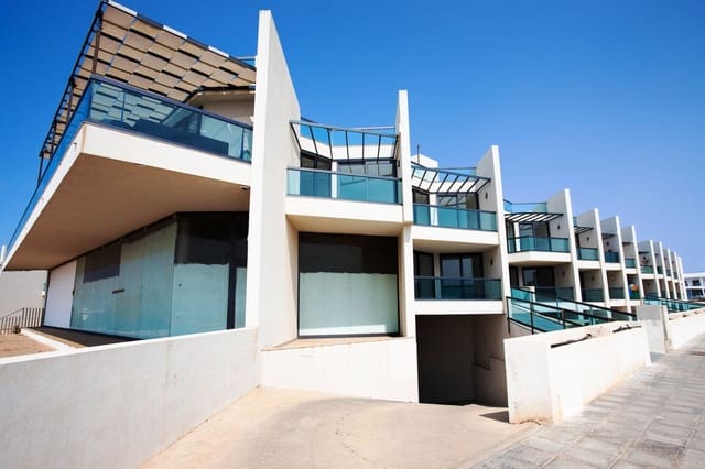 Casa de 3 habitaciones en El Cotillo, La Oliva en venta con piscina - 307.170 € (Ref: 9844923)